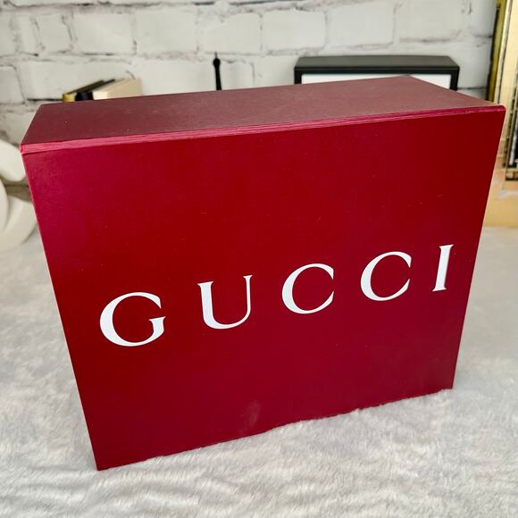 GUCCI Large Red magnetic closure gift box - Picture 1 of 10